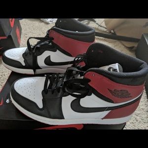 Air Jordan Retro 1- Black Toe